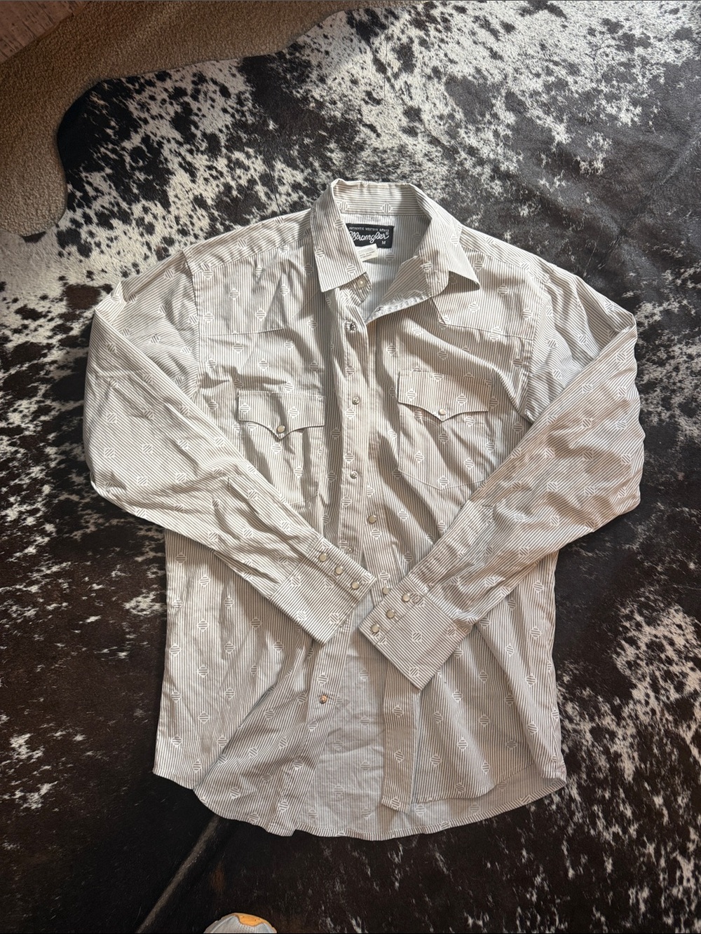 Wrangler light grey striped western pearl snap men’s M